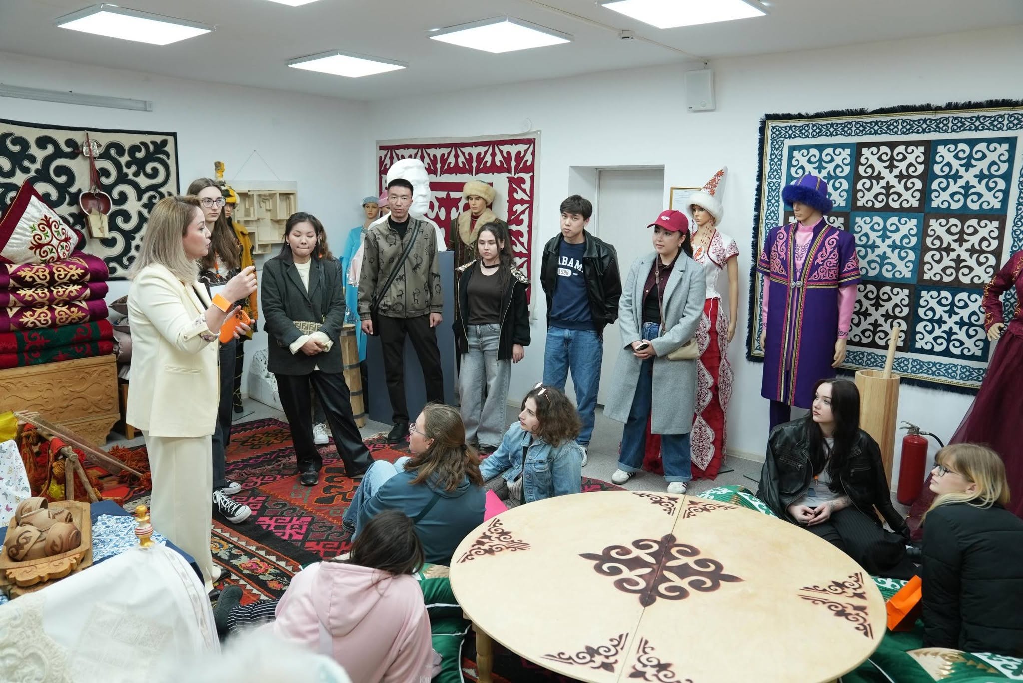 «Ғылыми-креативті синергия (Interdisciplinary Science & Creative Integration): докторанттардың зерттеу нәтижелерін визуализациялау (Research Visualization) көрмесі және мастер-класс сессиялары» атты іс-шара өтті