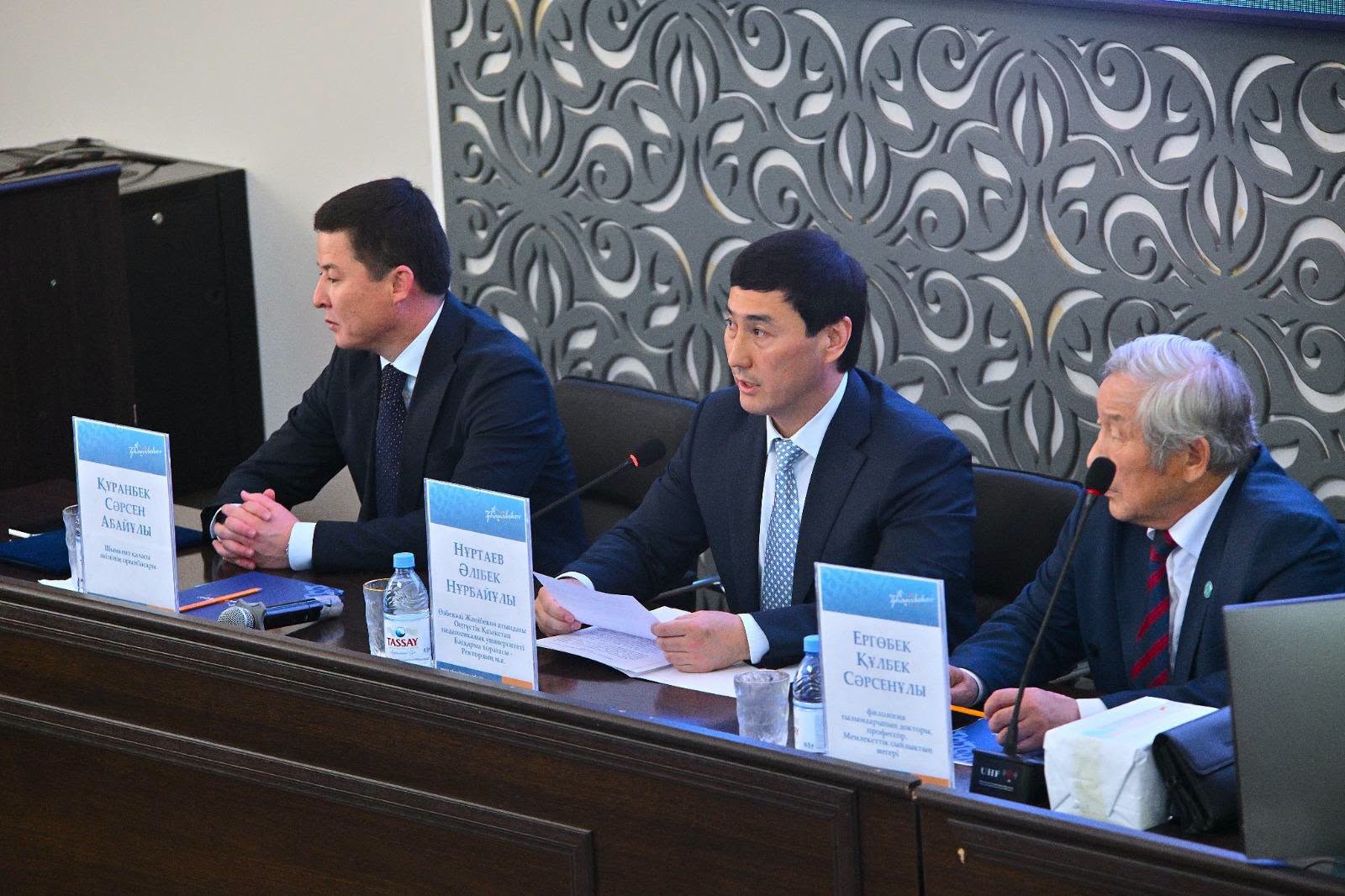 «ӨЗБЕКӘЛІ ЖӘНІБЕК КІМ КІТАБЫНЫҢ ТҰСАУШЕШЕР РӘСІМІ ӨТТІ