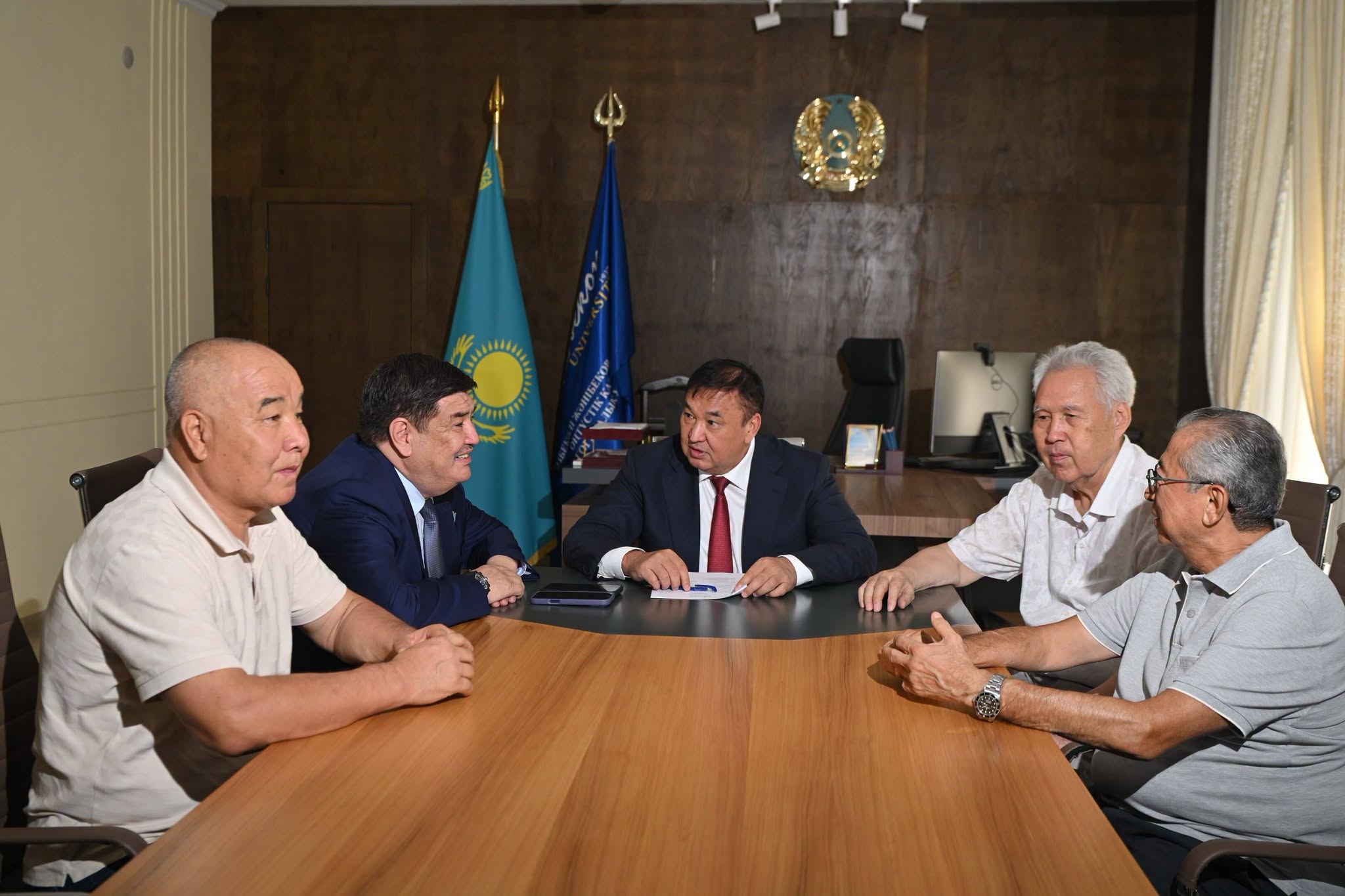 ҒЫЛЫМИ ӘЛЕУЕТТІ АРТТЫРУ: ОҚПУ-ДА БЕЛГІЛІ ҒАЛЫМДАРМЕН КЕЗДЕСУ ӨТТІ